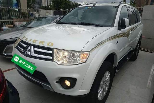 Ojetý Mitsubishi Pajero Sport 2013 3.0L Automatic Two-Wheel Drive Luxury Edition