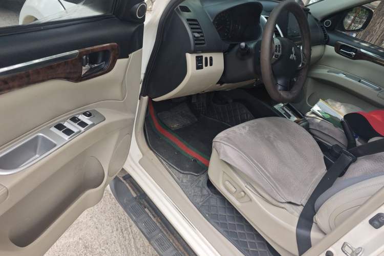 Used Mitsubishi Pajero Sport 2013 3.0L Automatic Two-Wheel Drive Luxury Edition Driver Seat