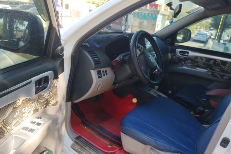Used Mitsubishi Pajero Sport 2013 3.0L Automatic 4x4 Executive Edition Driver Seat