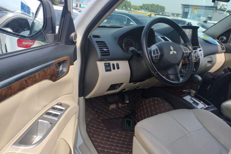 Used Mitsubishi Pajero Sport 2013 3.0L Automatic Two-Wheel Drive Luxury Edition Driver Seat
