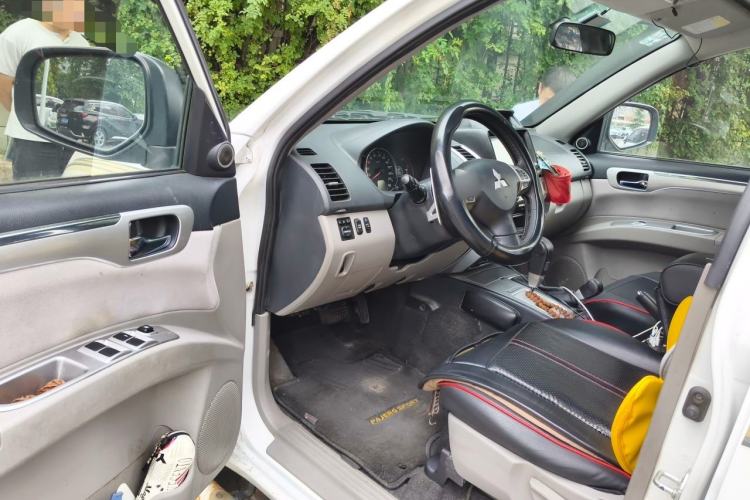Used Mitsubishi Pajero Sport 2013 3.0L Automatic 4x4 Executive Edition Driver Seat