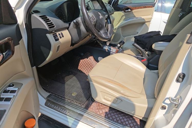 Used Mitsubishi Pajero Sport 2013 3.0L Automatic 4x4 Flagship Edition Driver Seat