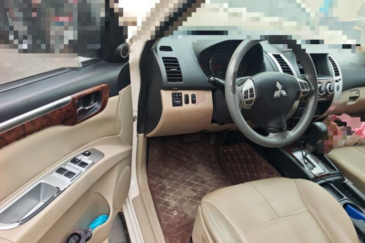 Used Mitsubishi Pajero Sport 2013 3.0L Automatic Two-Wheel Drive Luxury Edition Driver Seat