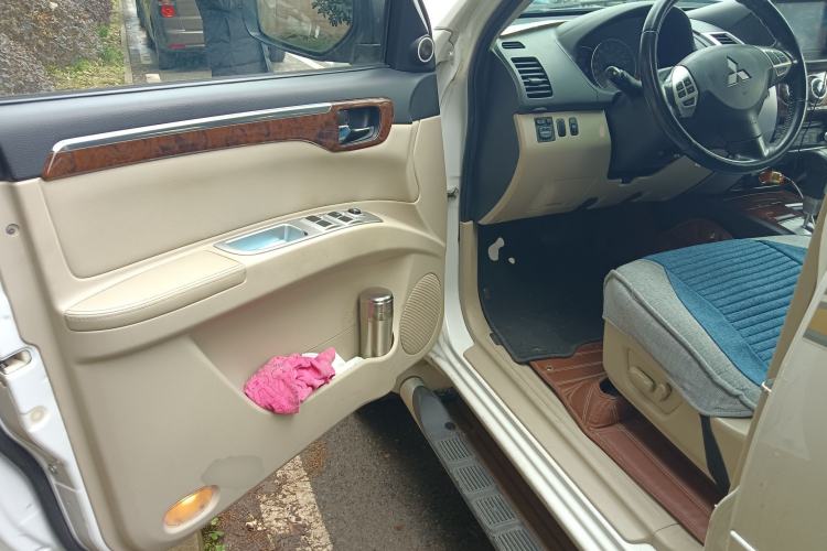 Used Mitsubishi Pajero Sport 2013 3.0L Automatic Two-Wheel Drive Luxury Edition Driver Seat