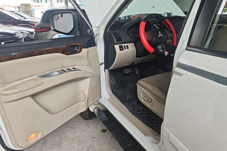 Used Mitsubishi Pajero Sport 2013 3.0L Automatic Two-Wheel Drive Luxury Edition Driver Seat