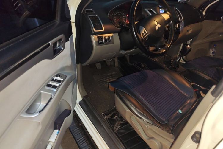 Used Mitsubishi Pajero Sport 2013 2.4L Manual Two-Wheel Drive Comfort Edition Driver Seat
