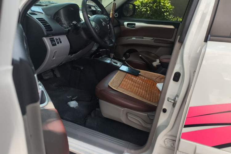 Used Mitsubishi Pajero Sport 2013 3.0L Automatic 4x4 Executive Edition Driver Seat