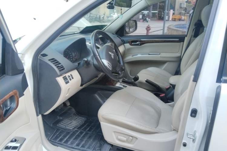 Used Mitsubishi Pajero Sport 2013 3.0L Automatic 4x4 Flagship Edition Driver Seat