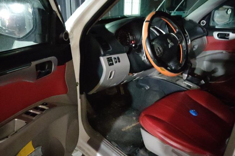 Used Mitsubishi Pajero Sport 2013 3.0L Automatic 4x4 Executive Edition Driver Seat