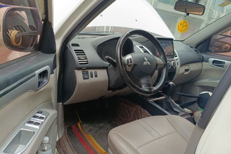 Used Mitsubishi Pajero Sport 2013 2.4L Manual Two-Wheel Drive Comfort Edition Driver Seat