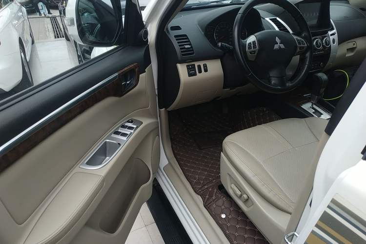 Used Mitsubishi Pajero Sport 2013 3.0L Automatic Two-Wheel Drive Luxury Edition Driver Seat