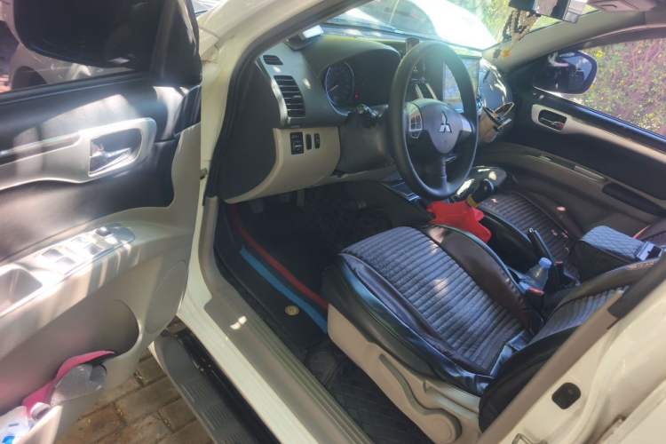 Used Mitsubishi Pajero Sport 2013 2.4L Manual Two-Wheel Drive Comfort Edition Driver Seat