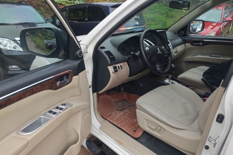 Used Mitsubishi Pajero Sport 2013 3.0L Automatic Two-Wheel Drive Luxury Edition Driver Seat