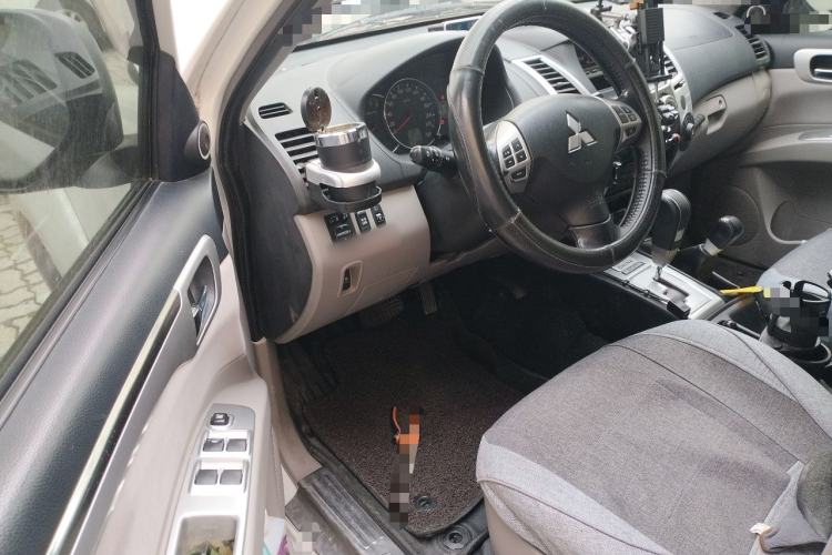 Used Mitsubishi Pajero Sport 2013 3.0L Automatic 4x4 Executive Edition Driver Seat