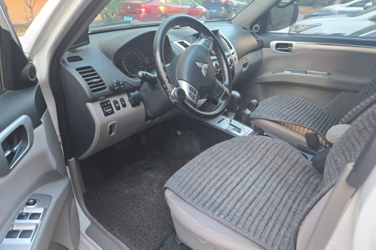 Used Mitsubishi Pajero Sport 2013 3.0L Automatic 4x4 Executive Edition Driver Seat