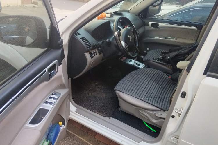 Used Mitsubishi Pajero Sport 2013 3.0L Automatic 4x4 Executive Edition Driver Seat