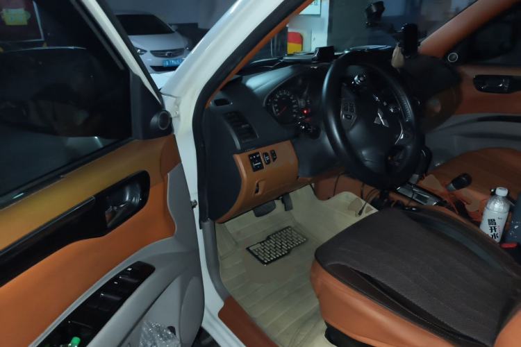 Used Mitsubishi Pajero Sport 2013 3.0L Automatic 4x4 Executive Edition Driver Seat