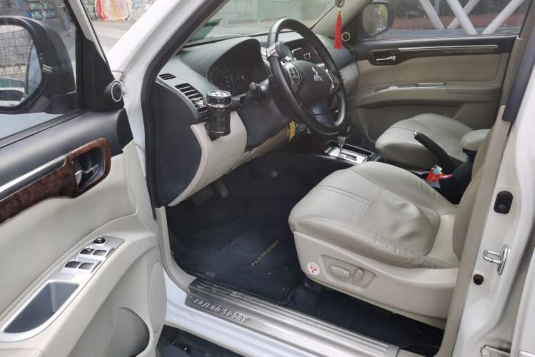 Used Mitsubishi Pajero Sport 2013 3.0L Automatic Two-Wheel Drive Luxury Edition Driver Seat