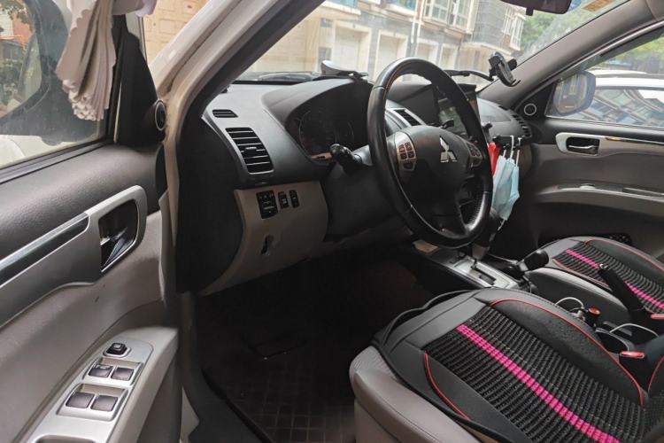 Used Mitsubishi Pajero Sport 2013 3.0L Automatic 4x4 Executive Edition Driver Seat