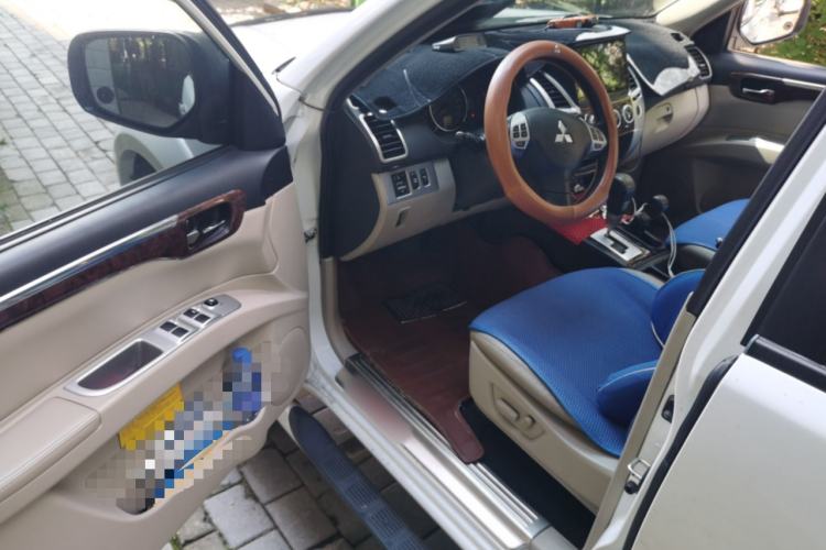 Used Mitsubishi Pajero Sport 2013 3.0L Automatic 4x4 Flagship Edition Driver Seat