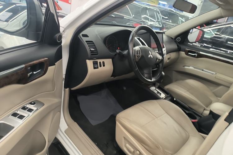 Used Mitsubishi Pajero Sport 2013 3.0L Automatic Two-Wheel Drive Luxury Edition Driver Seat