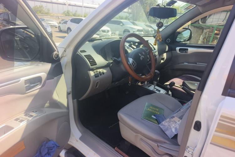 Used Mitsubishi Pajero Sport 2013 3.0L Automatic 4x4 Executive Edition Driver Seat