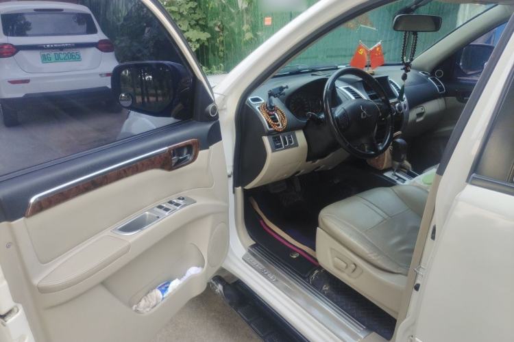 Used Mitsubishi Pajero Sport 2013 3.0L Automatic Two-Wheel Drive Luxury Edition Driver Seat
