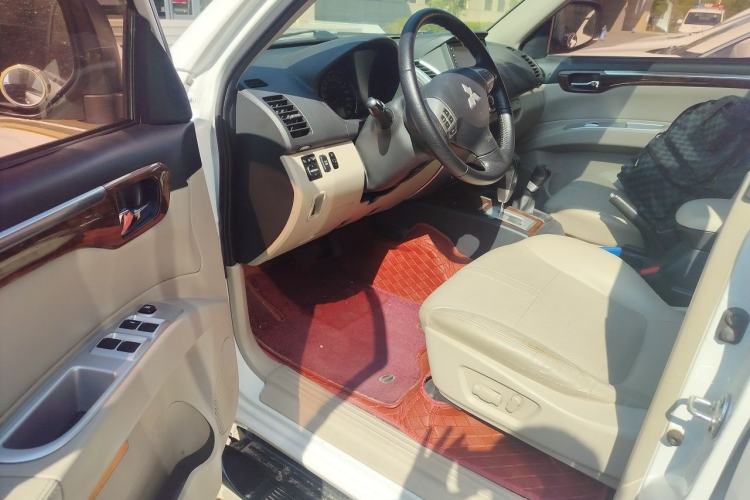 Used Mitsubishi Pajero Sport 2013 3.0L Automatic 4x4 Flagship Edition Driver Seat