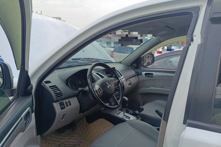 Used Mitsubishi Pajero Sport 2013 3.0L Automatic 4x4 Executive Edition Driver Seat
