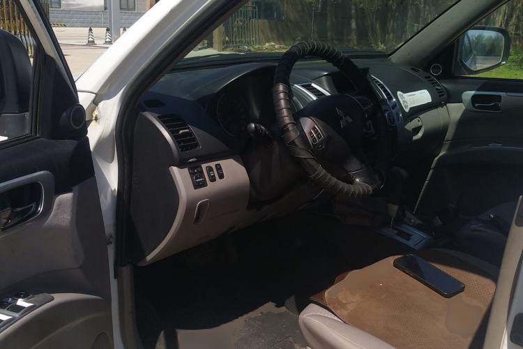 Used Mitsubishi Pajero Sport 2013 3.0L Automatic 4x4 Executive Edition Driver Seat