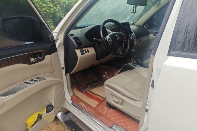 Used Mitsubishi Pajero Sport 2013 3.0L Automatic Two-Wheel Drive Luxury Edition Driver Seat