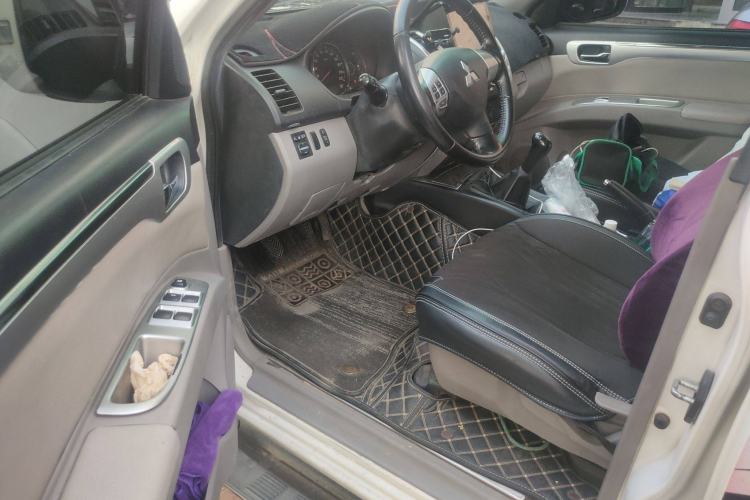 Used Mitsubishi Pajero Sport 2013 2.4L Manual Two-Wheel Drive Comfort Edition Driver Seat
