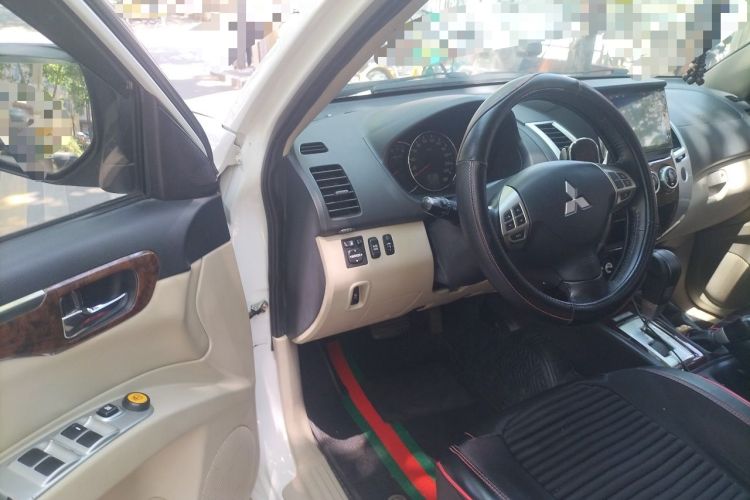 Used Mitsubishi Pajero Sport 2013 3.0L Automatic 4x4 Flagship Edition Driver Seat