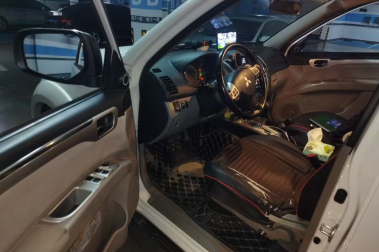 Used Mitsubishi Pajero Sport 2013 3.0L Automatic 4x4 Executive Edition Driver Seat