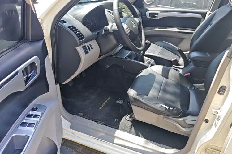 Used Mitsubishi Pajero Sport 2013 2.4L Manual Two-Wheel Drive Comfort Edition Driver Seat