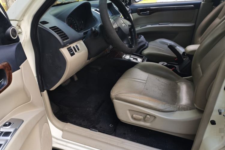 Used Mitsubishi Pajero Sport 2013 3.0L Automatic Two-Wheel Drive Luxury Edition Driver Seat