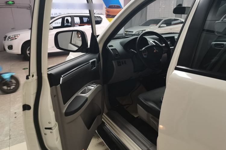 Used Mitsubishi Pajero Sport 2013 2.4L Manual Two-Wheel Drive Comfort Edition Driver Seat