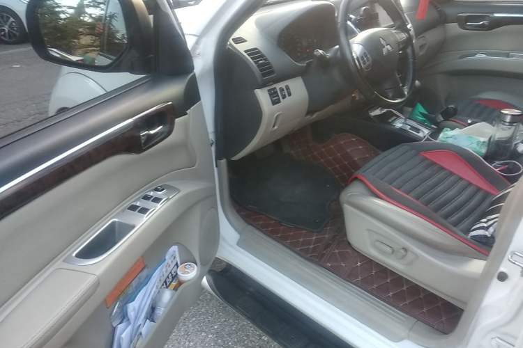 Used Mitsubishi Pajero Sport 2013 3.0L Automatic 4x4 Flagship Edition Driver Seat