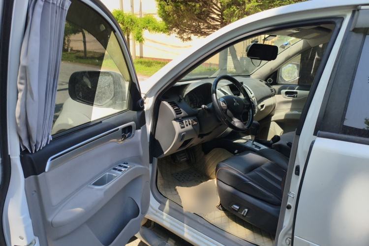 Used Mitsubishi Pajero Sport 2013 3.0L Automatic 4x4 Executive Edition Driver Seat