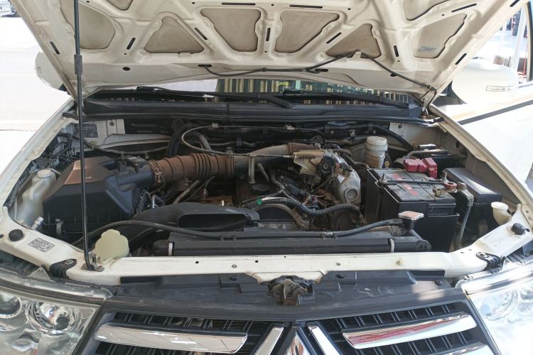 Used Mitsubishi Pajero Sport 2013 2.4L Manual Two-Wheel Drive Comfort Edition Engine Bay