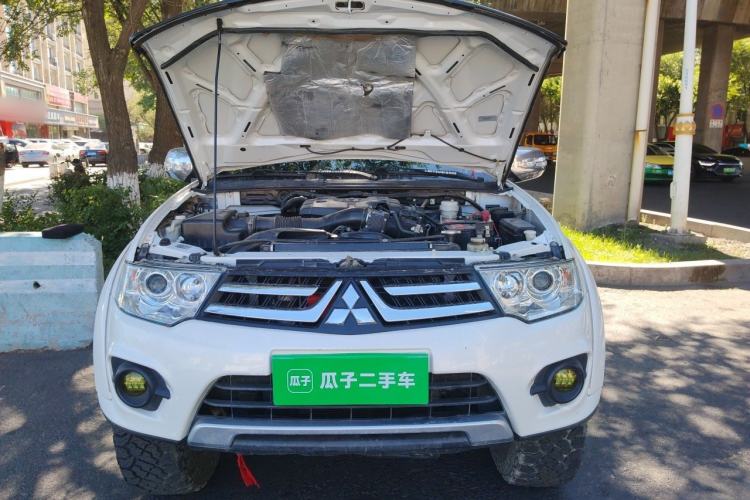 Used Mitsubishi Pajero Sport 2013 3.0L Automatic 4x4 Executive Edition Engine Bay