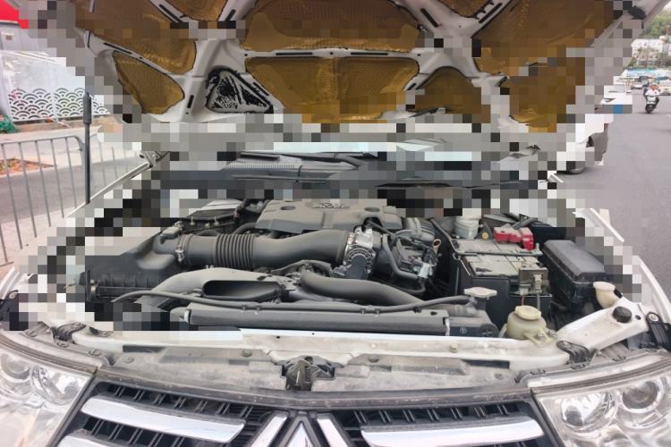 Used Mitsubishi Pajero Sport 2013 3.0L Automatic Two-Wheel Drive Luxury Edition Engine Bay