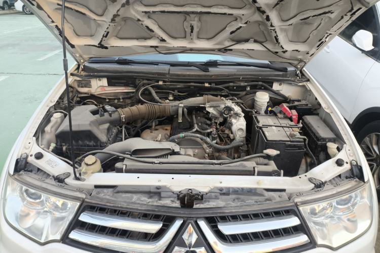 Used Mitsubishi Pajero Sport 2013 2.4L Manual Two-Wheel Drive Comfort Edition Engine Bay