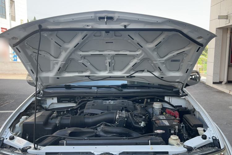 Used Mitsubishi Pajero Sport 2013 3.0L Automatic 4x4 Executive Edition Engine Bay