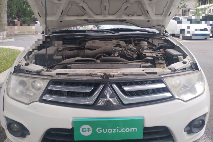 Used Mitsubishi Pajero Sport 2013 3.0L Automatic Two-Wheel Drive Luxury Edition Engine Bay