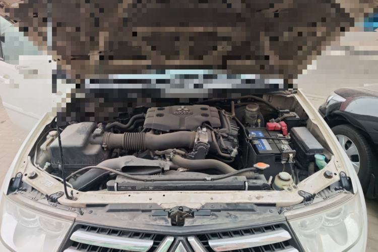 Used Mitsubishi Pajero Sport 2013 3.0L Automatic Two-Wheel Drive Luxury Edition Engine Bay