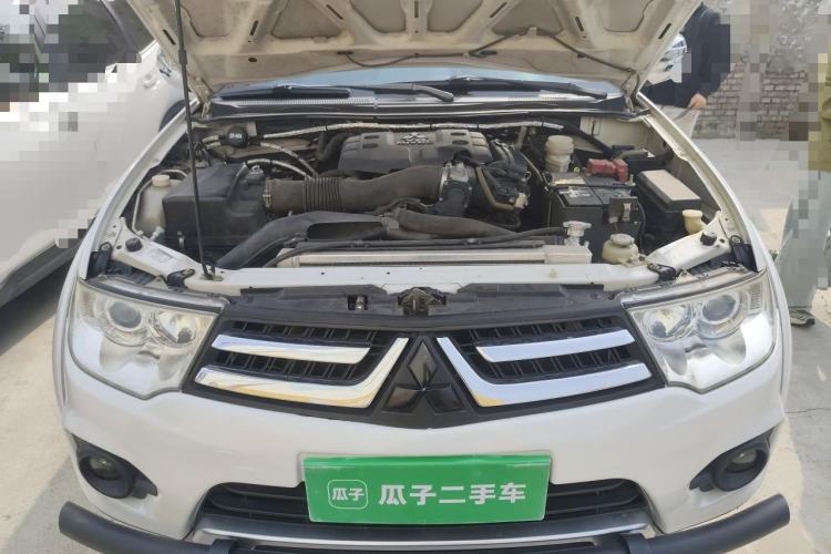 Used Mitsubishi Pajero Sport 2013 3.0L Automatic 4x4 Flagship Edition Engine Bay