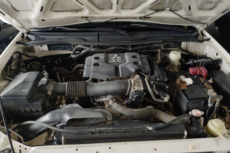 Used Mitsubishi Pajero Sport 2013 3.0L Automatic Two-Wheel Drive Luxury Edition Engine Bay