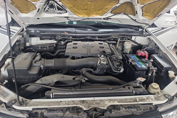 Used Mitsubishi Pajero Sport 2013 3.0L Automatic Two-Wheel Drive Luxury Edition Engine Bay