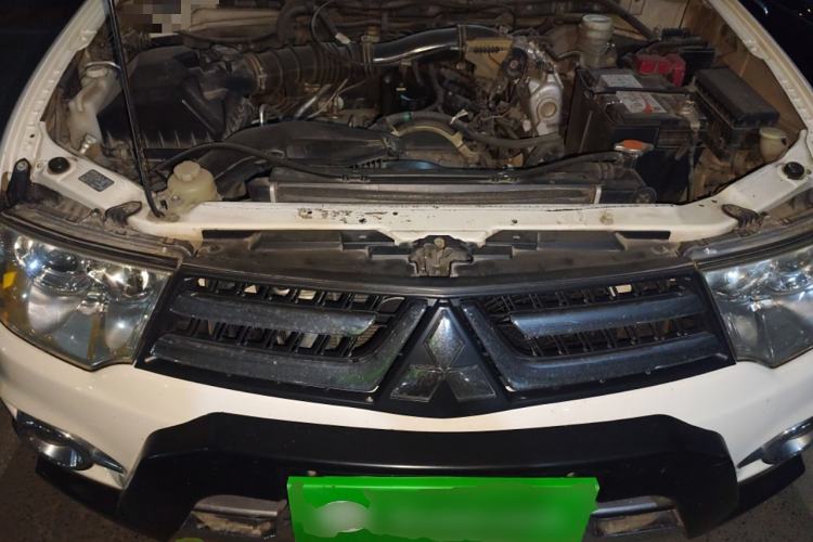 Used Mitsubishi Pajero Sport 2013 2.4L Manual Two-Wheel Drive Comfort Edition Engine Bay